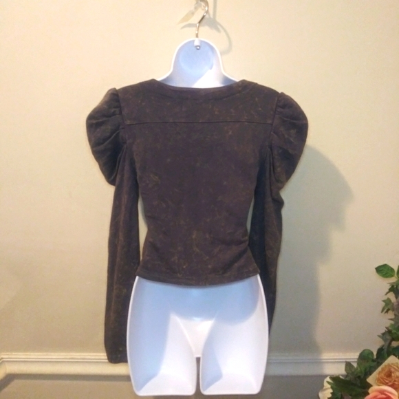 3/$18 Kendall+Kylie Distressed Gray & Yellow Puffed Sleeve Top - Picture 7 of 12